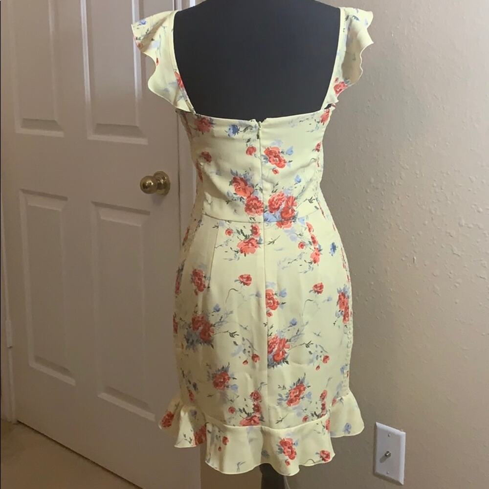 WAYF Enclave dress. Yellow Poppy Print. Small - Picture 3 of 7